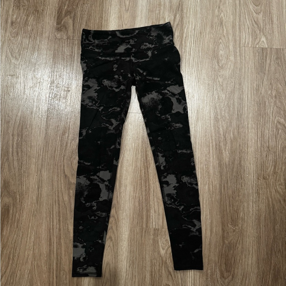 Alo Yoga Black Camo leggings